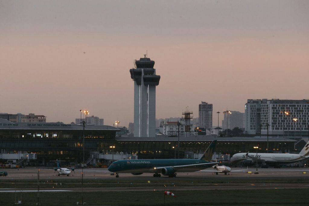 How to Pay Less for Airport Parking