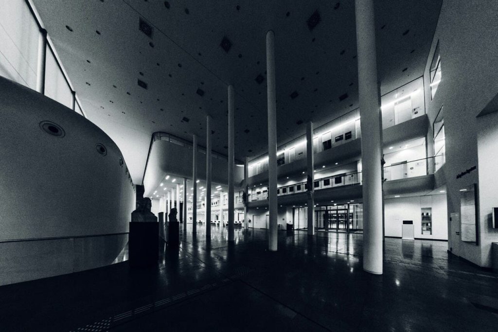 Should I Book Airport Parking in Advance